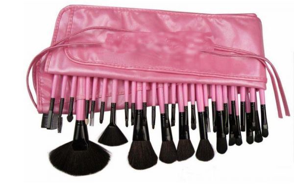 Kit com 32 pinceis rosa réplicas MAC.